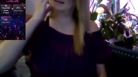 solesticia online show from September 24, 2025, 6:44 pm