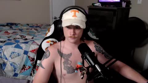 Snapshot of somethinqfunny chatting on December 19, 2024, 2:56 am Lover Boi online show from December 19, 2024, 2:56 am