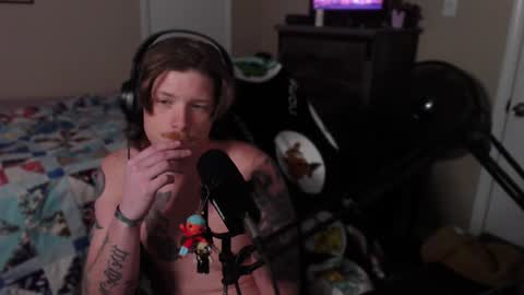 Snapshot of somethinqfunny chatting on February 12, 2025, 4:44 am Lover Boi online show from February 12, 2025, 4:44 am