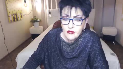 sondrariddle online show from May 5, 2026, 6:49 pm