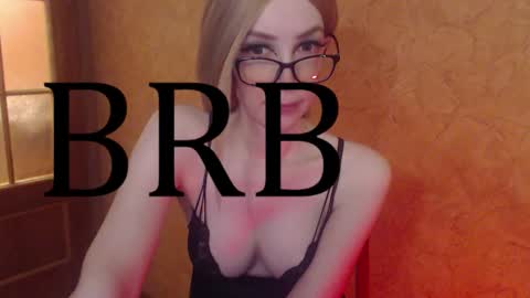 sonia209944 online show from November 9, 2025, 6:28 pm