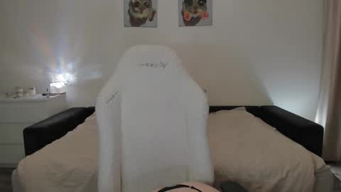 Snapshot of sonia_moon_ chatting on October 2, 2025, 2:29 am sonia_moon_ online show from October 2, 2025, 2:29 am