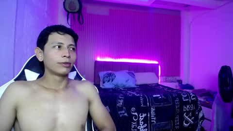 sonic_jess07 online show from April 30, 2026, 9:04 am