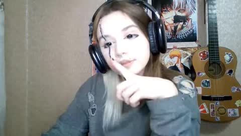 Mila online show from March 10, 2026, 5:07 pm