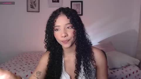 Snapshot of sophi_baby chatting on October 19, 2025, 5:08 am Sophi baby online show from October 19, 2025, 5:08 am