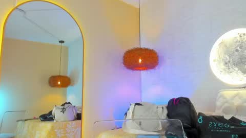 sophi_cooper29 online show from May 6, 2026, 7:52 pm