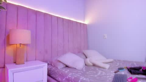 sophi_cooper29 online show from June 23, 2026, 9:13 pm