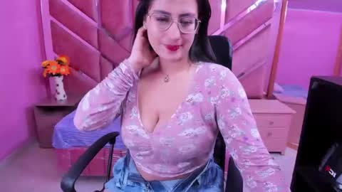 Snapshot of sophi_hardd chatting on April 4, 2026, 3:42 pm sophi_hardd online show from April 4, 2026, 3:42 pm