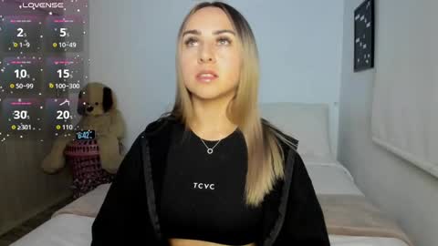 Snapshot of sophi_moreno chatting on September 25, 2025, 11:41 pm Sofi online show from September 25, 2025, 11:41 pm