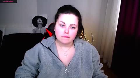 sophia__olsen online show from March 5, 2025, 9:49 am