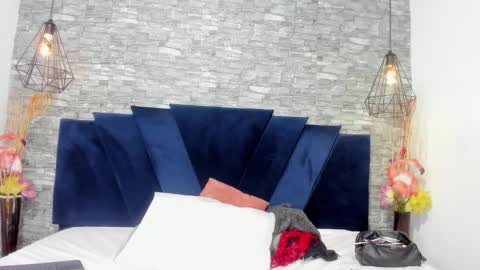 Sophia  online show from November 25, 2025, 12:16 pm