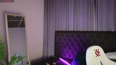 Sophia online show from December 9, 2024, 1:29 am