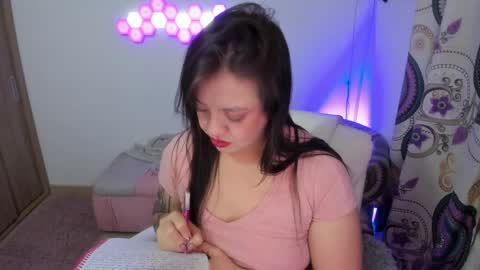 sophia_grants online show from May 5, 2026, 4:53 am