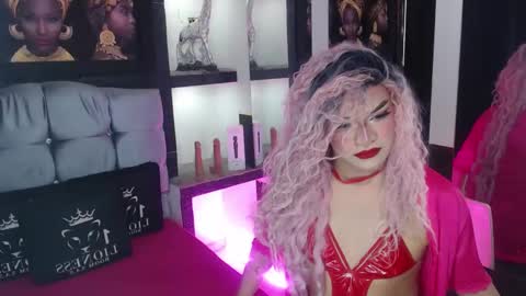 Snapshot of sophia_hott01 chatting on September 26, 2025, 12:09 pm sophia_hott01 online show from September 26, 2025, 12:09 pm