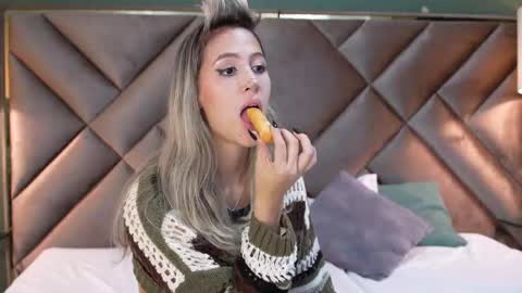 Snapshot of sophia_loreenn chatting on April 29, 2026, 12:09 pm Sofia online show from April 29, 2026, 12:09 pm