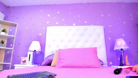 Snapshot of sophia_models chatting on October 4, 2025, 7:01 pm Sophia  online show from October 4, 2025, 7:01 pm