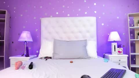 Snapshot of sophia_models chatting on October 18, 2025, 7:25 pm Sophia  online show from October 18, 2025, 7:25 pm