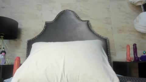 Sophia  online show from June 18, 2026, 7:51 pm