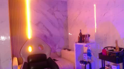 Sophia online show from April 25, 2026, 3:53 am