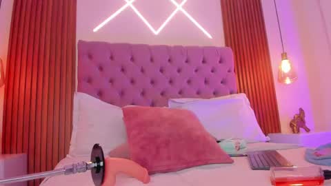 Snapshot of sophia_turneer chatting on May 13, 2026, 8:55 am sophia_turneer online show from May 13, 2026, 8:55 am