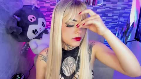 Snapshot of sophiaa_cherry chatting on October 12, 2025, 11:59 pm Sophia online show from October 12, 2025, 11:59 pm