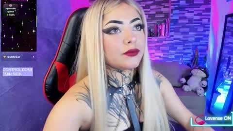 Snapshot of sophiaa_cherry chatting on November 11, 2025, 9:48 pm Sophia online show from November 11, 2025, 9:48 pm