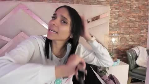 Sophia Paris online show from November 30, 2025, 4:16 am