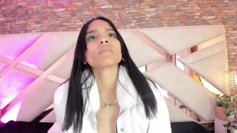 Sophia Paris online show from December 1, 2025, 2:05 am