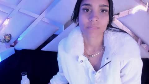 Sophia Paris online show from December 5, 2025, 3:48 am