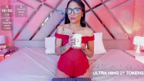 Sophia Paris online show from May 4, 2026, 3:57 am