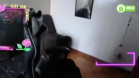 sophiaa_vega_ online show from January 12, 2026, 2:00 pm