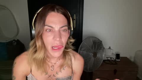 SophiaAt40 online show from June 18, 2026, 7:51 pm