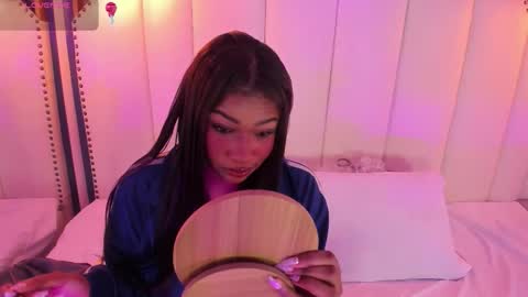 Sophie online show from December 19, 2025, 12:01 pm