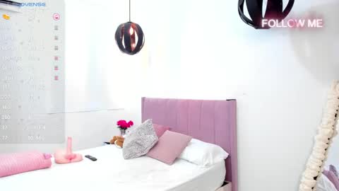 Snapshot of sophiamoon99 chatting on January 13, 2025, 9:52 pm Im Sophia Model Independent Enjoy My videos here when Im Offline online show from January 13, 2025, 9:52 pm