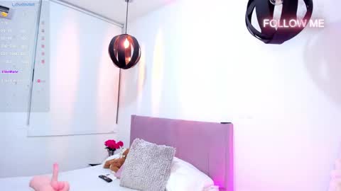 Snapshot of sophiamoon99 chatting on January 17, 2025, 11:40 pm Im Sophia Model Independent Enjoy My videos here when Im Offline online show from January 17, 2025, 11:40 pm