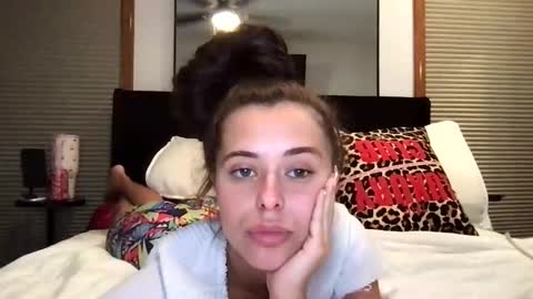 Sophia online show from September 24, 2025, 1:09 am