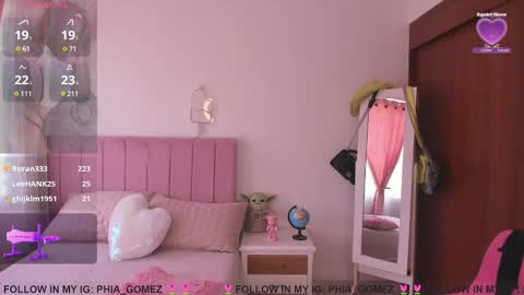 Snapshot of sophiaparker_ chatting on February 5, 2025, 3:20 pm    online show from February 5, 2025, 3:20 pm