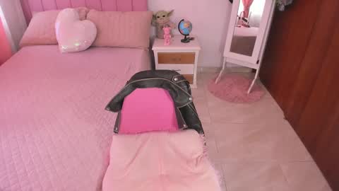 Snapshot of sophiaparker_ chatting on February 13, 2025, 12:21 pm    online show from February 13, 2025, 12:21 pm