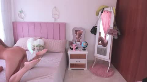 Snapshot of sophiaparker_ chatting on February 25, 2025, 2:33 pm    online show from February 25, 2025, 2:33 pm