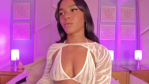 Snapshot of sophiasmiths_ chatting on January 5, 2025, 9:05 am SophiaSmiths online show from January 5, 2025, 9:05 am