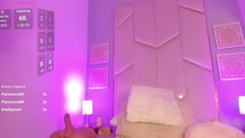 Snapshot of sophiasmiths_ chatting on January 12, 2025, 1:05 pm SophiaSmiths online show from January 12, 2025, 1:05 pm