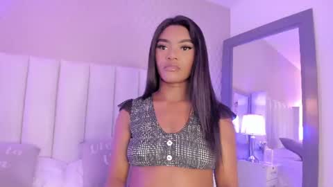 SophiaSmiths online show from August 4, 2026, 12:25 am