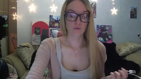 Snapshot of sophiasonata chatting on October 3, 2025, 9:45 pm SophiaSonata online show from October 3, 2025, 9:45 pm