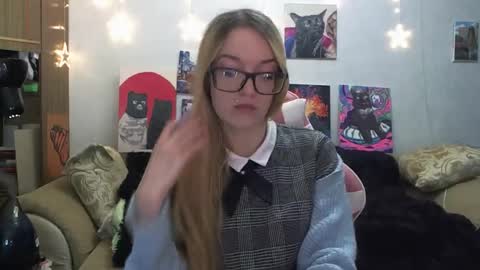 Snapshot of sophiasonata chatting on October 4, 2025, 7:56 pm SophiaSonata online show from October 4, 2025, 7:56 pm