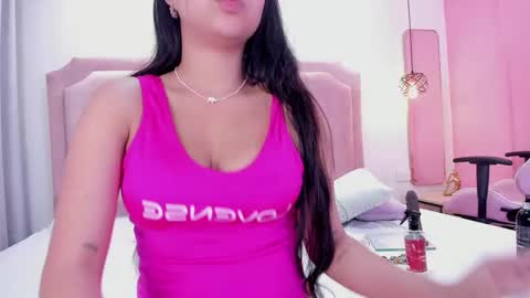 Snapshot of sophiawhite__ chatting on February 19, 2025, 4:44 pm SOPHIA online show from February 19, 2025, 4:44 pm