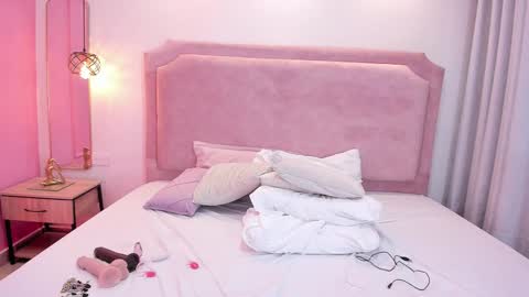 Snapshot of sophiawhite__ chatting on February 20, 2025, 7:52 pm SOPHIA online show from February 20, 2025, 7:52 pm