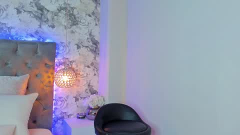 Sophi  online show from January 7, 2025, 5:54 am