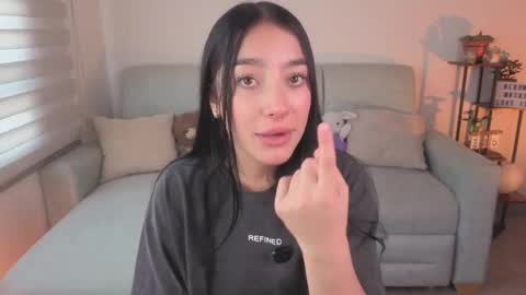 Sophie  online show from March 5, 2026, 2:46 pm