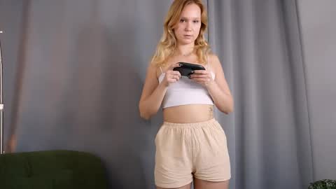 Sophia online show from April 25, 2026, 2:03 pm