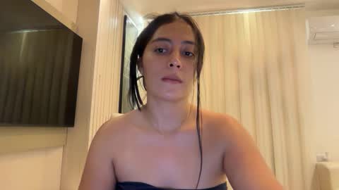 Sophie online show from May 28, 2026, 4:10 am